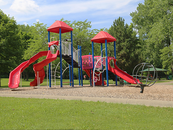 aquila-park-playground-and-shelter